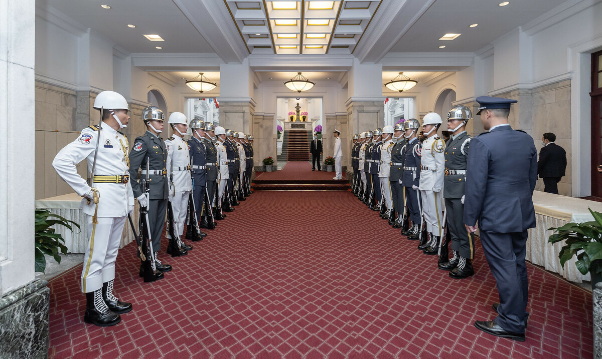  賴清德主持軍禮歡迎瓜地馬拉共和國總統阿雷瓦洛（Bernardo Arévalo）伉儷。 圖：總統府提供 