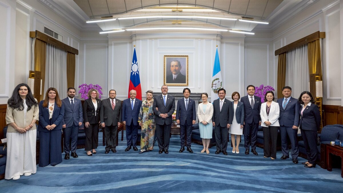 賴清德、蕭美琴會見瓜地馬拉共和國總統阿雷瓦洛（Bernardo Arévalo）伉儷。   圖：總統府提供