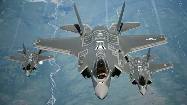 由於美國 F-35 和俄羅斯蘇-57 因政治與外交因素無法出口至巴基斯坦，該國實際上能選擇的五代機選項相當有限。圖為 F-35 戰機編隊。 圖:翻攝自天眼看亞太