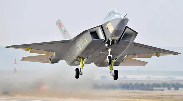 TF-X「可汗」戰鬥機已經完成首飛，預計2028年交付用戶。 圖:翻攝自天眼看亞太