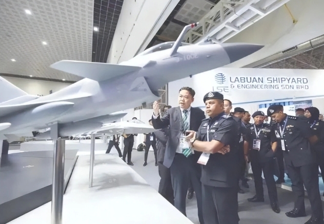 繼印巴衝突後，殲-10CE 戰機成為國際航空展上最受矚目的戰機。 圖 : 翻攝自瑤音萬里 