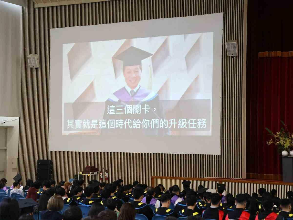 張國恩校長以AI分身致詞。   圖：東海大學/提供