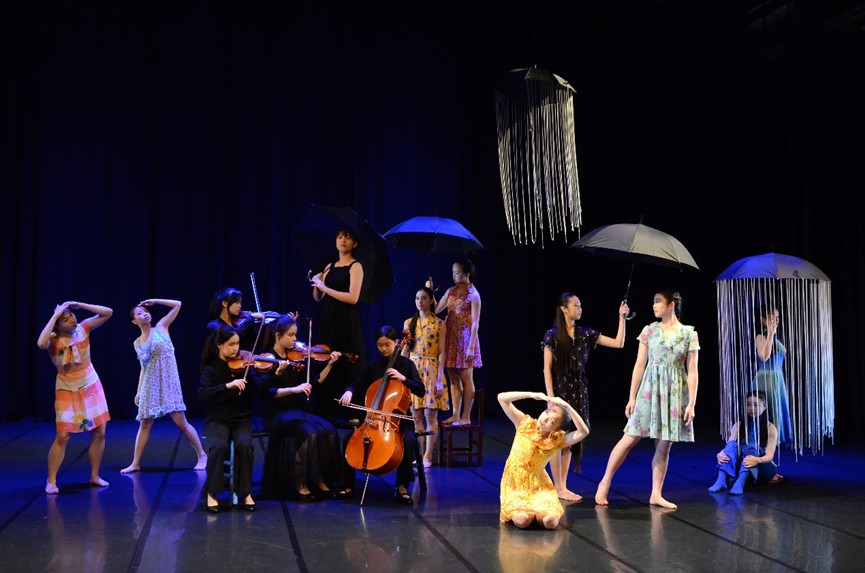 左中舞蹈班與雄中音樂班碰撞，激起兩校跨域藝術火花。   圖：高雄市教育局/提供