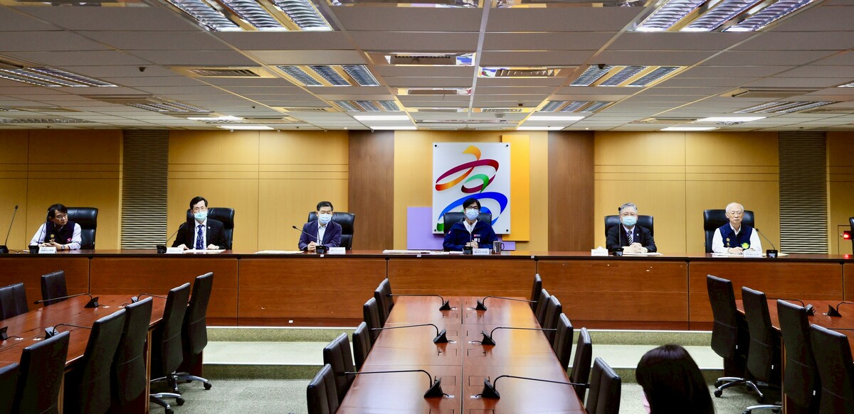 高市府召開「新冠疫情防疫整備記者會」，強調防疫量能充足。    圖：高雄市政府/提供