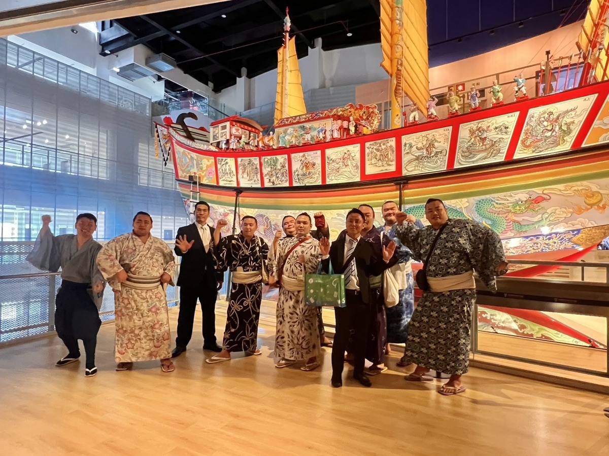 日本力士走訪王船文化館。   圖：屏東縣政府/提供