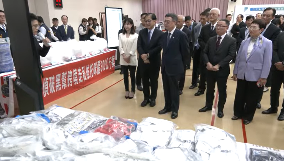 行政院長卓榮泰今（10）日上午出席114年「第12波安居緝毒專案發布記者會」。   圖：擷自直播畫面