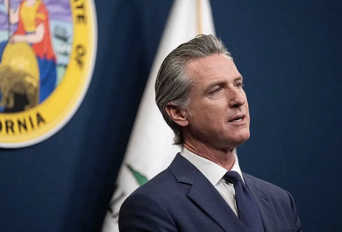  加州州長紐森（Gavin Newsom）。 圖：翻攝自 央視新聞 