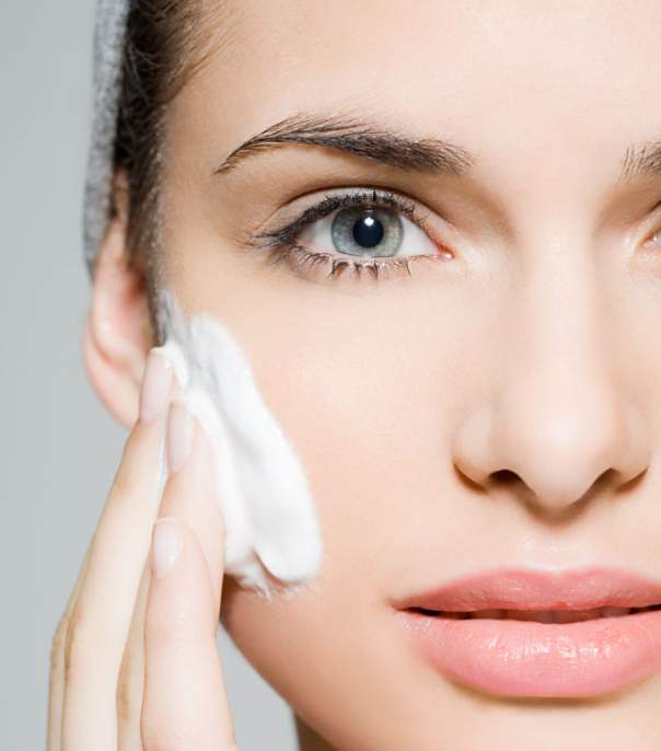 週一發表於《兒科學》（Pediatrics）期刊的一項研究指出，來自 TikTok 上的護膚風潮正推動 7 至 18 歲兒童與青少年使用不適齡的保養品。 圖:翻攝自百度