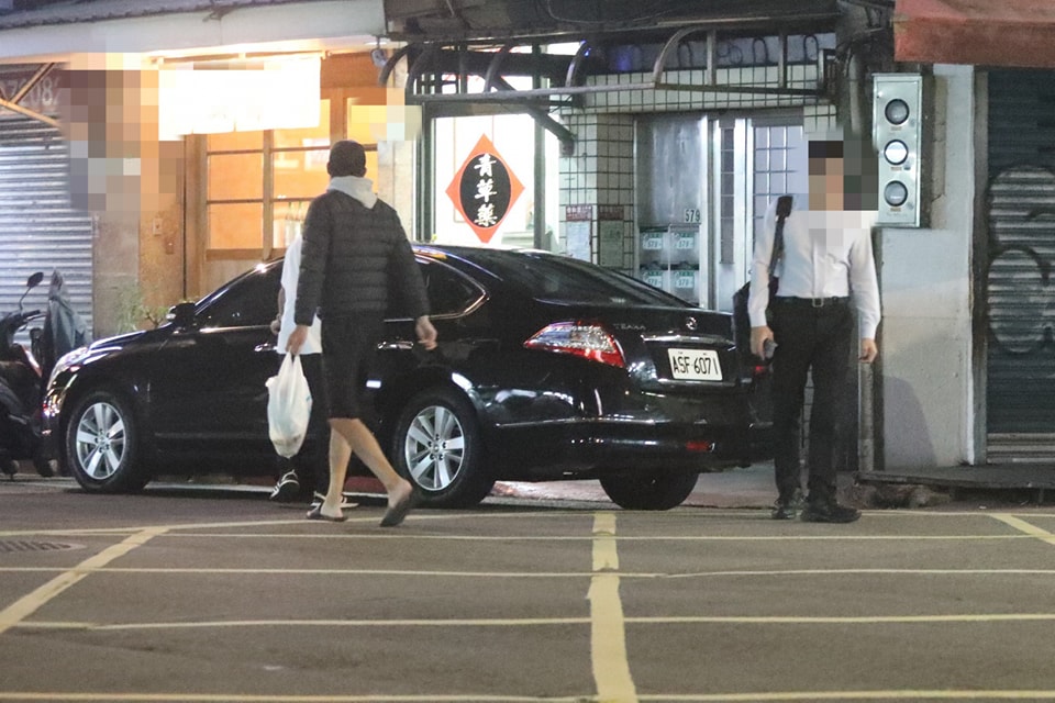 侯漢廷爆料史哲搭公務車去推拿診所。   圖：翻攝自侯漢廷臉書