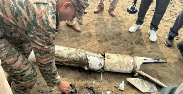  印巴空戰後，印軍發現的霹靂-15E ( PL-15E ) 導彈殘骸。 圖 : 翻攝自藍星筆記 