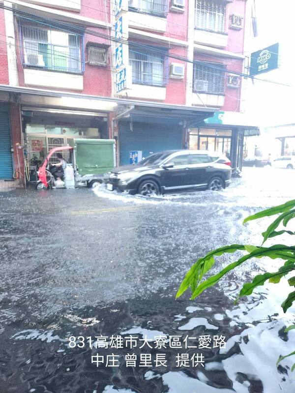 大寮區仁愛路。 圖:翻攝自登真-邱議瑩臉書