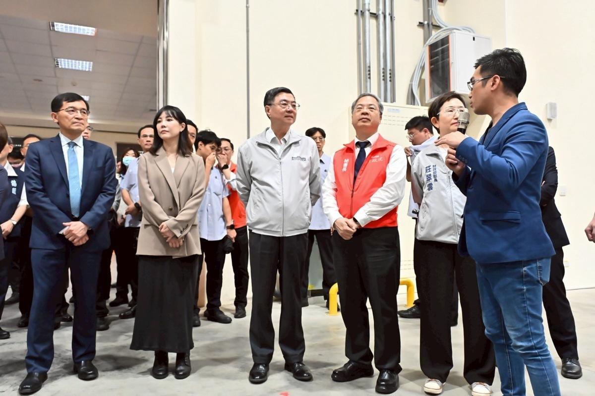 行政院長卓榮泰13日視察財政部關務署臺北關。   圖：行政院提供