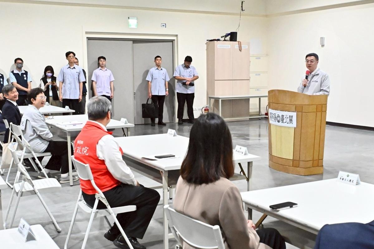 行政院長卓榮泰13日視察財政部關務署臺北關。   圖：行政院提供