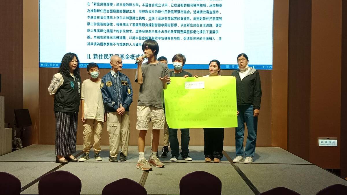 新住民基本法交流座談會各組代表輪番上台發表討論成果。   圖：孫家銘攝