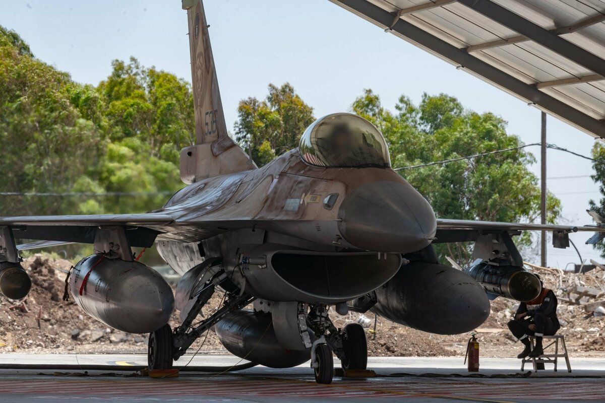  以軍也計畫派遣搭載 BLU-109 硬化穿透炸彈以及 JDAM 的 F-16C 戰機，加強對伊朗的襲擊力度。 圖：翻攝自 @Osinttechnical X 帳號 