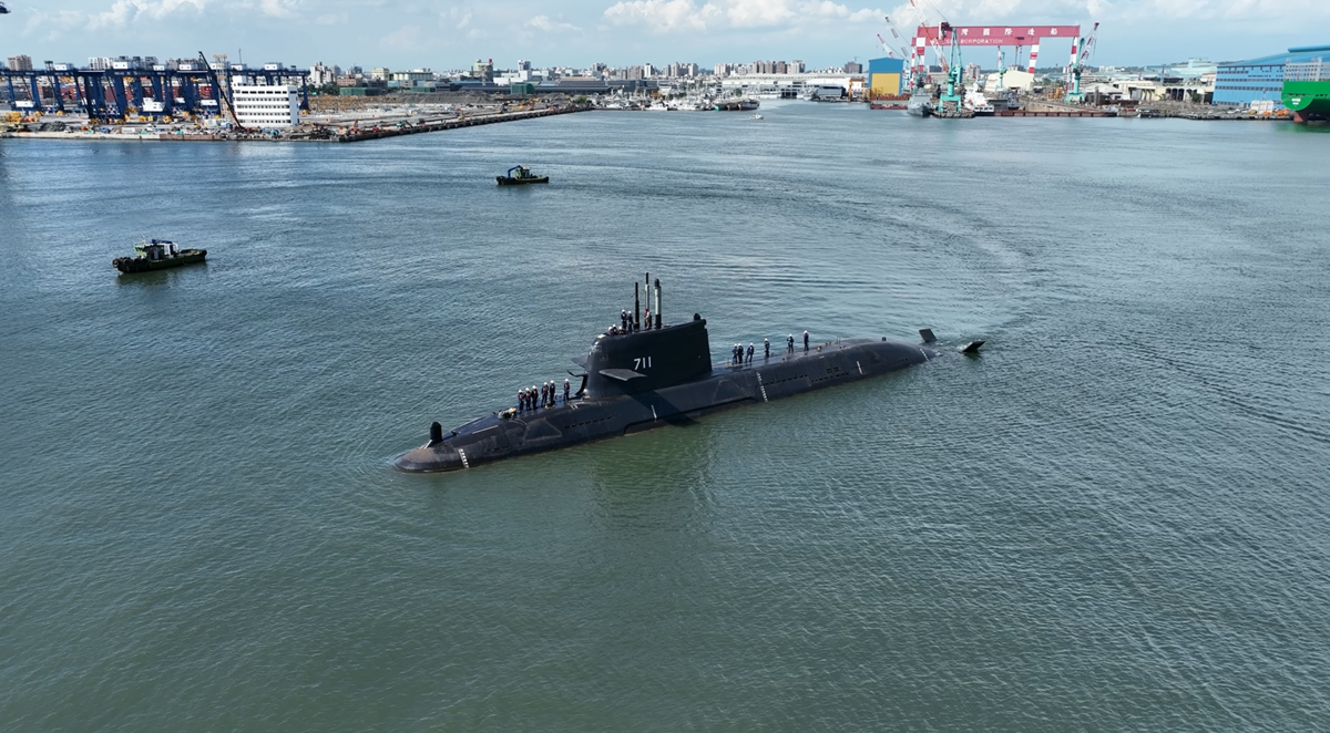海鯤號在高雄港內進行航行測試。   圖：台船/提供