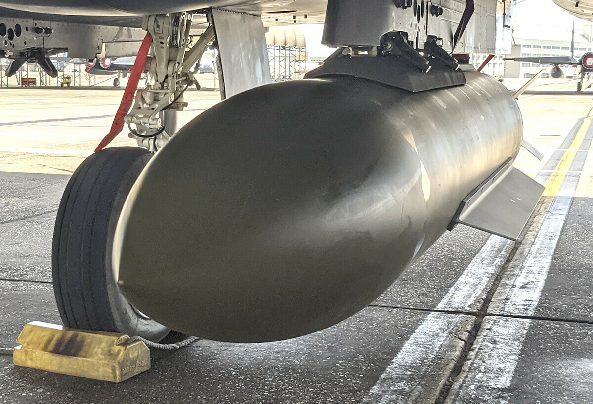  GBU-57「巨型鑽地炸彈」將成打擊福爾多的關鍵。 圖：翻攝自X @極光 