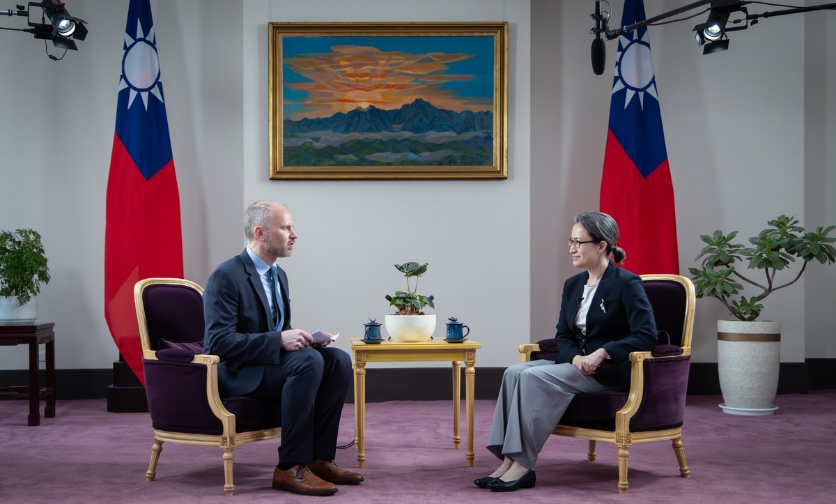 蕭美琴接受「挪威國家廣播公司」專訪。   圖：翻攝自蕭美琴臉書