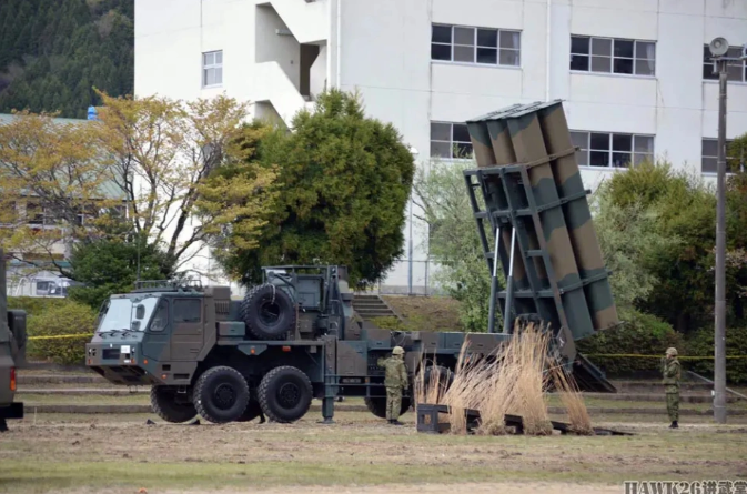 先前的12式岸艦飛彈系統，配備六根發射管，飛彈外形尺寸較小，射程也較近。 圖:翻攝自hawk26講武堂