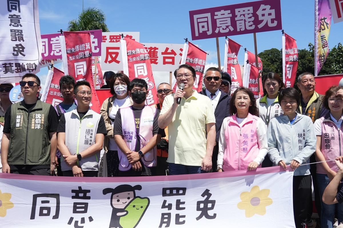民進黨公職21日啟動全台串連力挺大罷免活動。圖中為秘書長林右昌 圖:民進黨提供