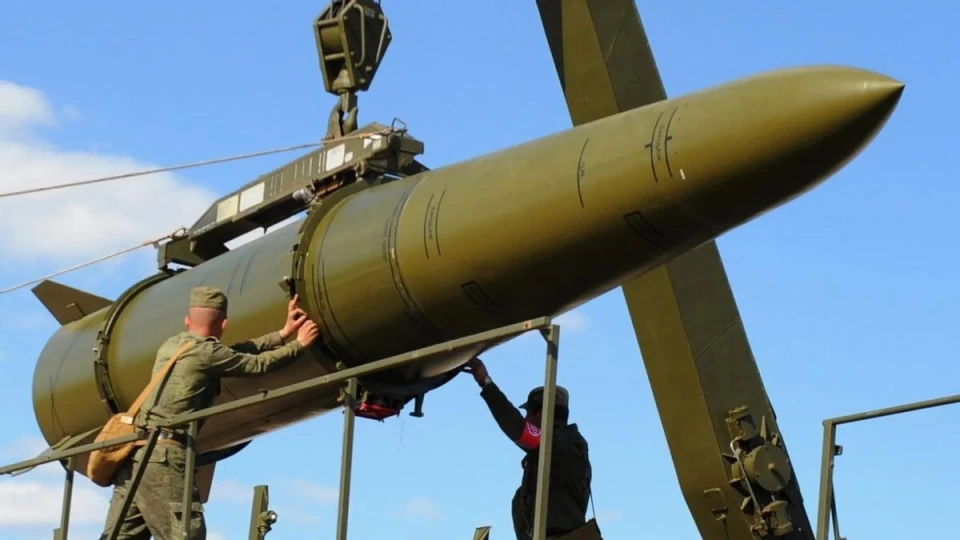  俄軍目前儲備的關鍵武器包括最多500枚的9M723「伊斯坎德爾-M」短程彈道導彈，以及超過400枚的3M14「口徑」海基巡航導彈。 圖：翻攝自 騰訊新聞 「零度」軍武評論 