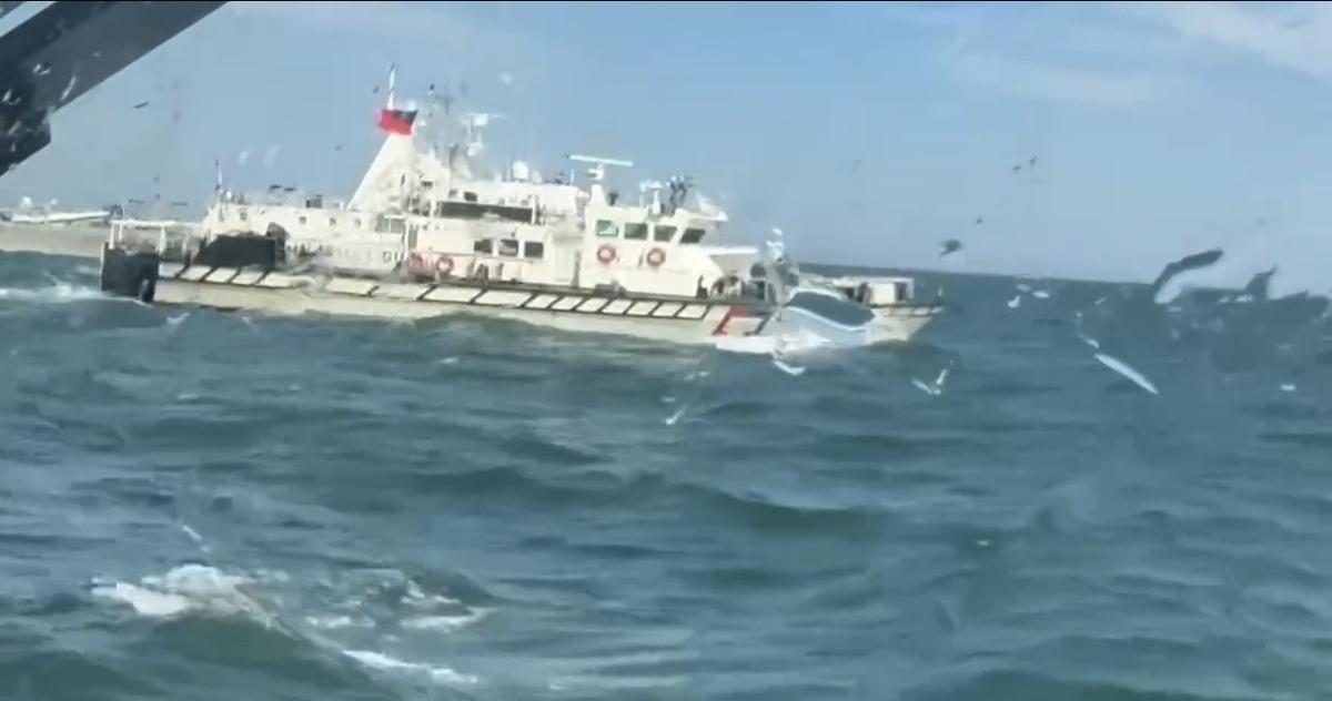 儘管中國海警名義上屬於海上執法機關，但自2018年起已劃歸武警序列。圖：海巡署提供 