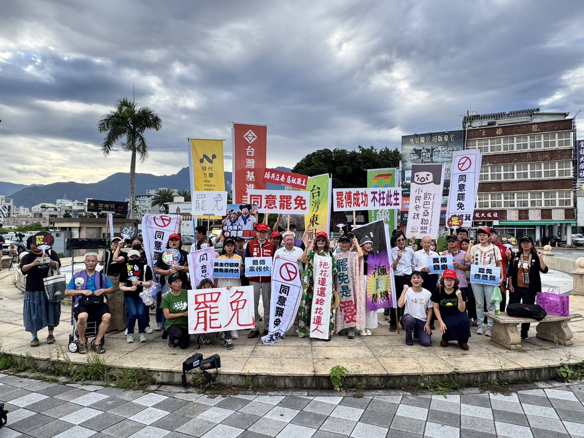 民主行動隊與在地罷團在石來運轉公園會師。   圖：台灣基進提供