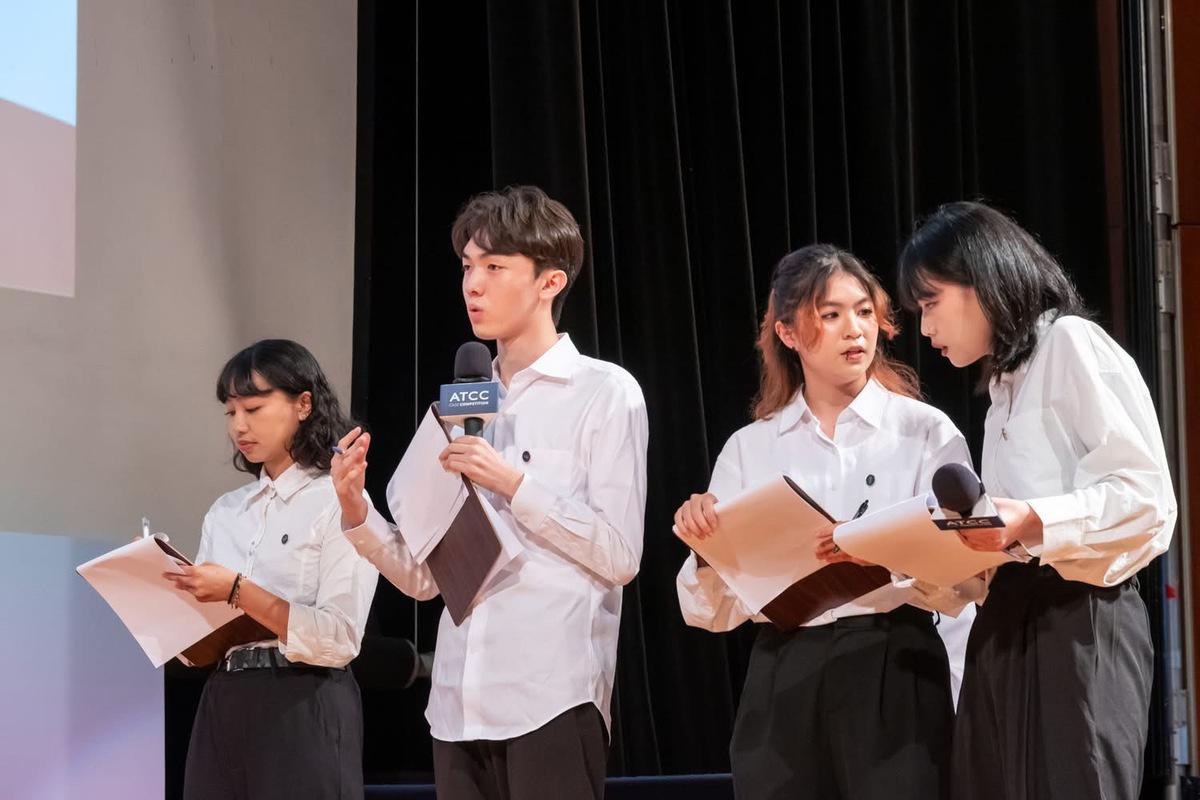 「Espresso」團隊透過簡報與評審問答，深入闡述提案內容與具體規劃。   圖：中山醫大/提供