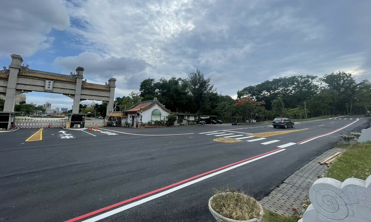 澄清湖大門口道路進行優化。   圖：高雄市工務局/提供