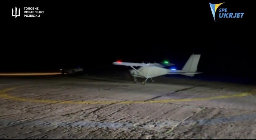 烏軍以輕型飛機 Aeroprakt A-22 改裝的大型自殺式無人機。 圖：翻攝自 X @NoelReports 