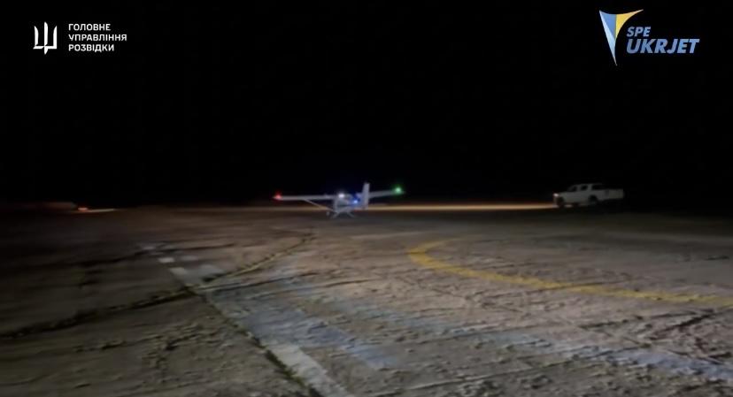 烏軍以輕型飛機 Aeroprakt A-22 改裝的大型自殺式無人機。 圖：翻攝自 X@NoelReports 