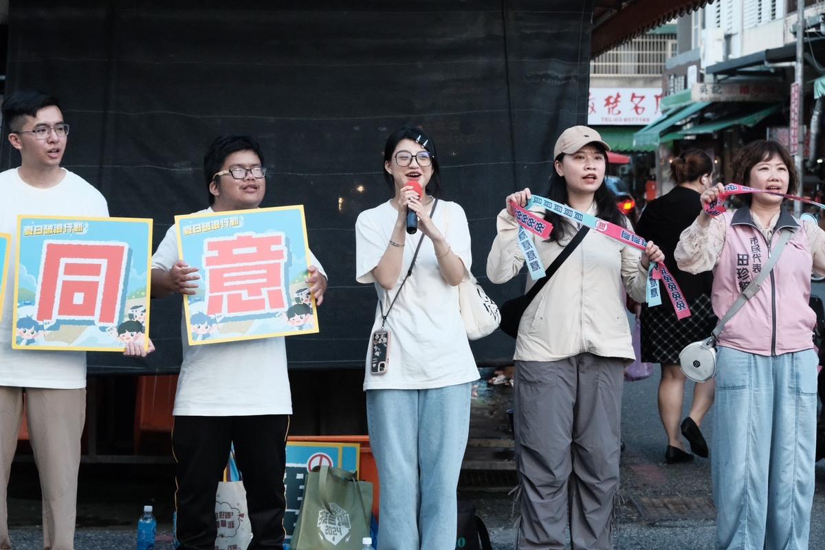  民進黨青年部「破浪行動」前進花蓮。 圖：民進黨提供 