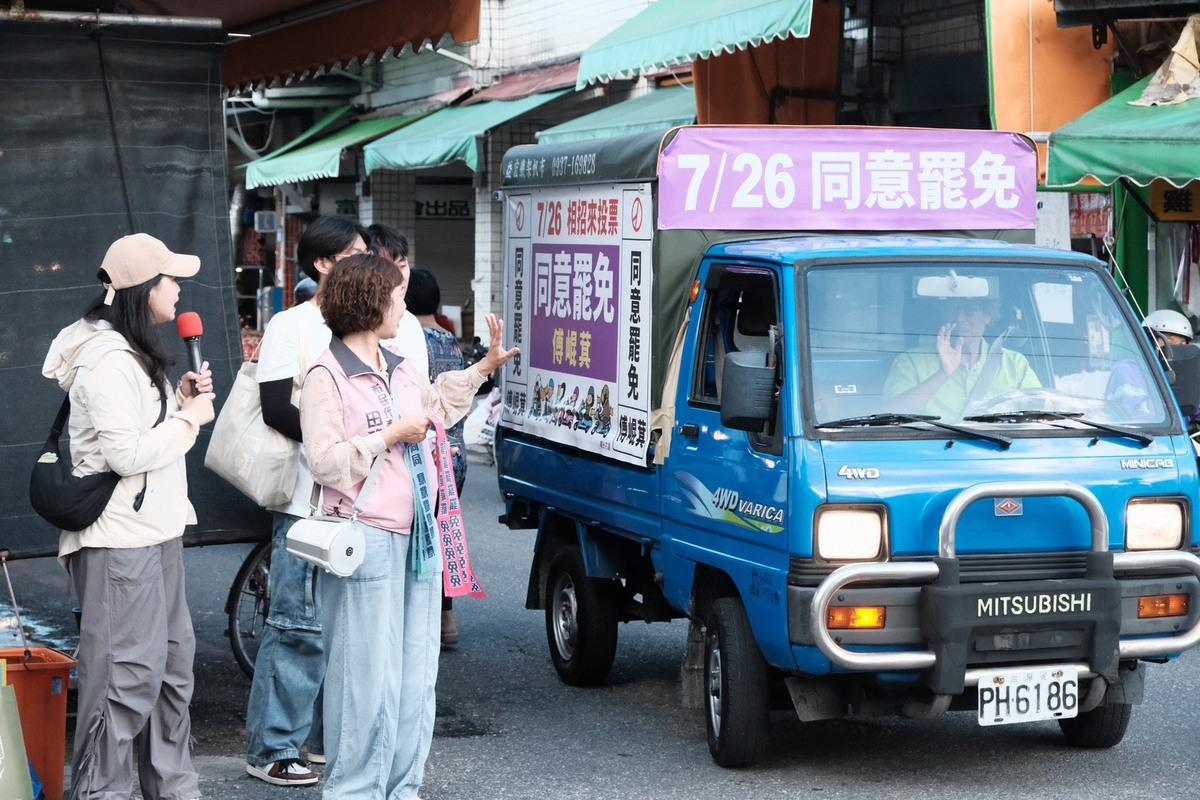 罷免傅崐萁宣傳車。 圖:民進黨提供