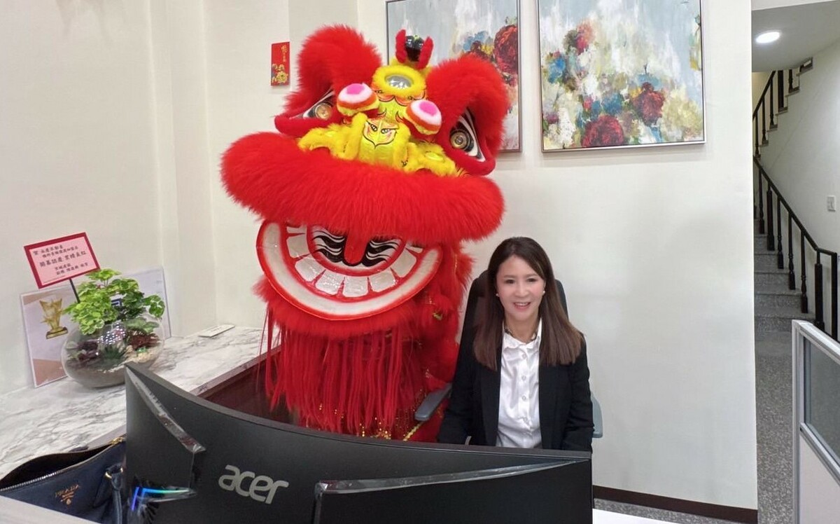 溫佩秦有信心讓橋科青埔捷運加盟店成為客戶心目中第一名的選擇與永慶加盟店的王中之王。   圖：永慶不動產橋科青埔捷運加盟店/提供