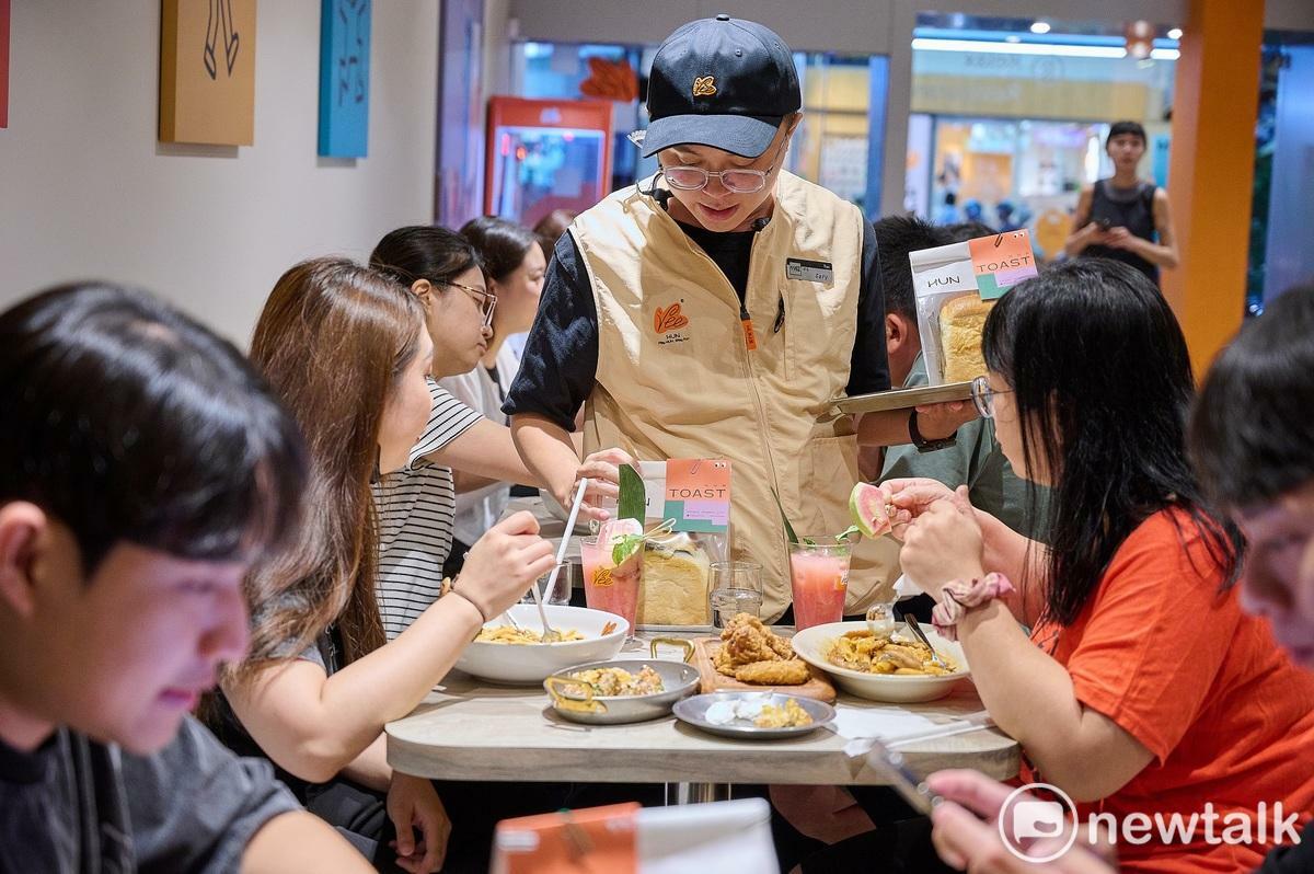 HUN混高工店開幕首日即高朋滿座。 圖:唐復年/攝