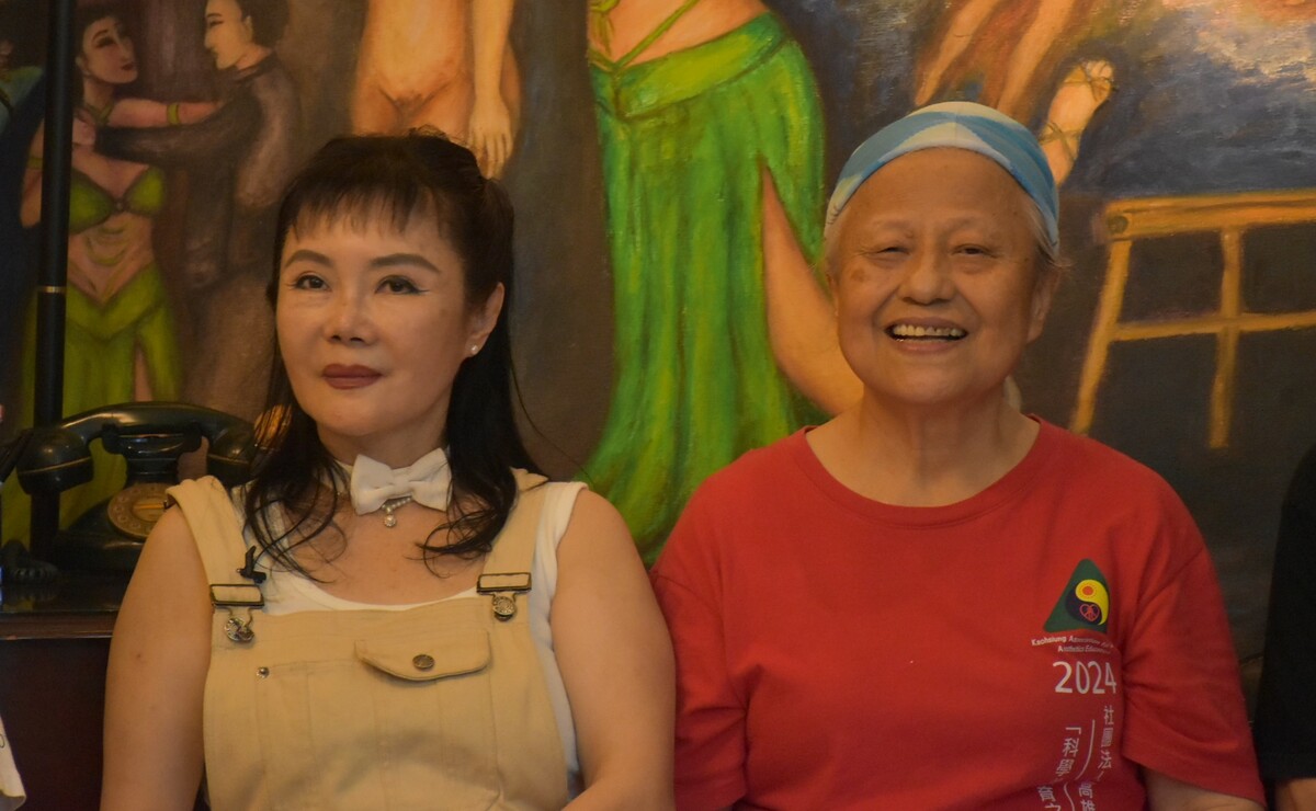 吳素蓮(右)與許曉丹(左)為高雄市科學美育協會靈魂人物。   圖：孫家銘攝