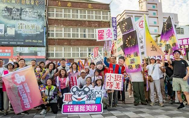 自己人也看不下去！ 資深國民黨員秀黨證力挺大罷免：我要站出來譴責舔共立委 
