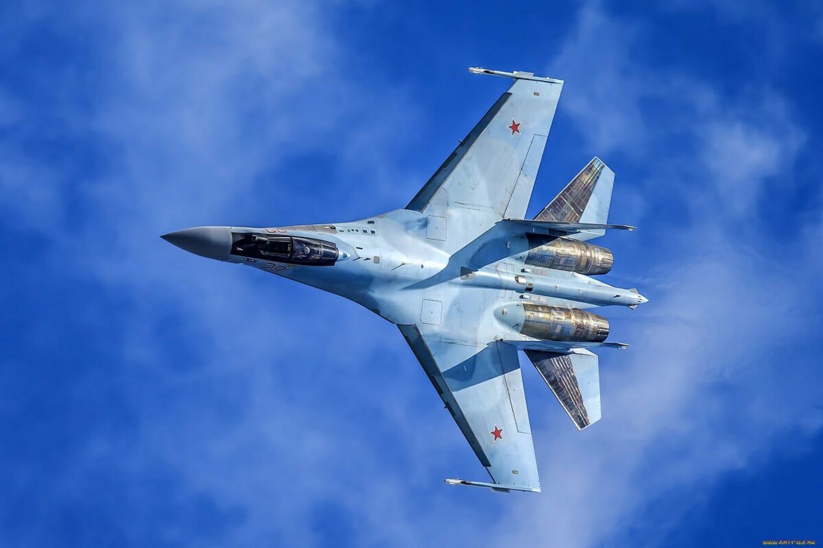  俄軍（Su-34）戰機遭烏軍炸毀。 圖：翻攝自 X 