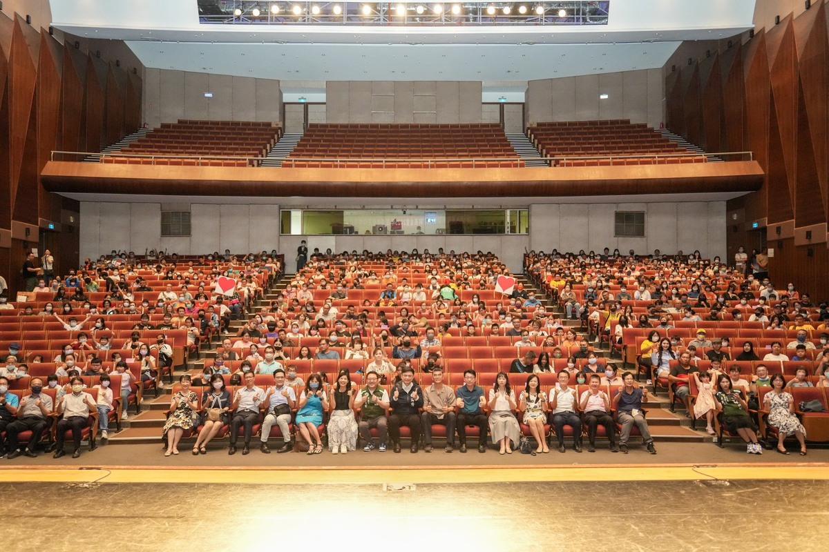 高雄市新世代教育基金會「114年度優秀學生獎助學金頒獎典禮」。   圖：賴瑞隆辦公室/提供