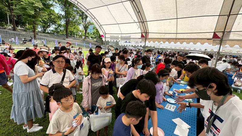 活動結合數學挑戰，讓親子一同享受闖關的樂趣。   圖：孫家銘翻攝