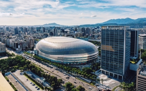 放開那女孩! 台啤工作人員遭球迷吃豆腐 中職宣布列黑名單、禁止再入場