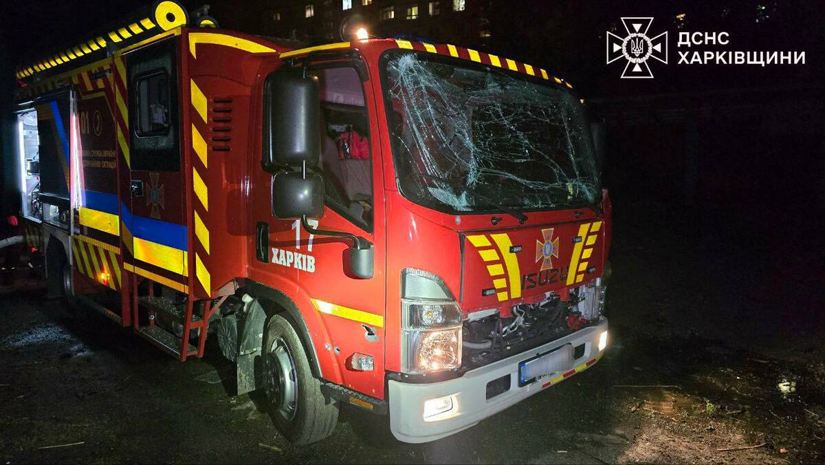 類似事件也發生在東北部城市哈爾科夫。當地在夜間遭遇無人機襲擊並引發火災，救援人員抵達現場後亦遭遇第二波打擊，所幸並無人員傷亡。 圖:翻攝自X帳號@nexta_tv