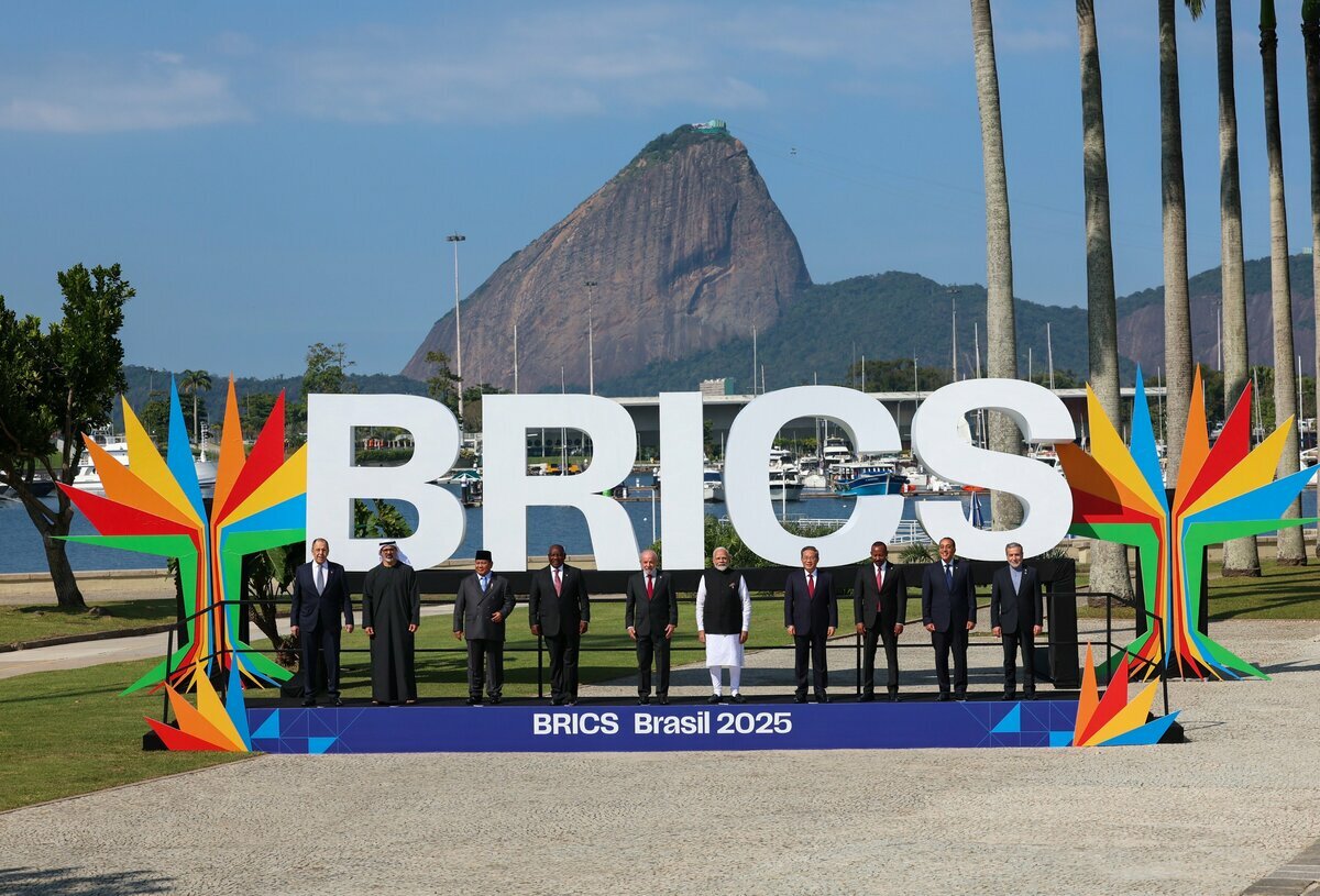川普對金磚國家（BRICS）提出新的關稅威脅，稱其對美國全球經濟地位構成嚴峻挑戰。 圖：翻攝自 X @narendramodi 