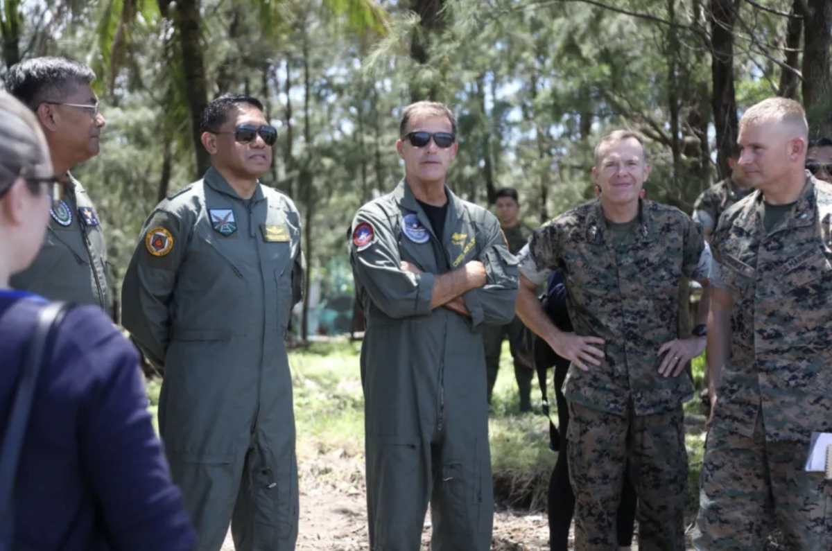  美國目前在菲律賓境內擁有9座軍事基地，其中多個緊鄰南海與台海戰略要地，可供戰略轟炸機起降、核潛艇停靠，具備搭載核彈頭的潛在能力。 圖：翻攝自 地球村談資 