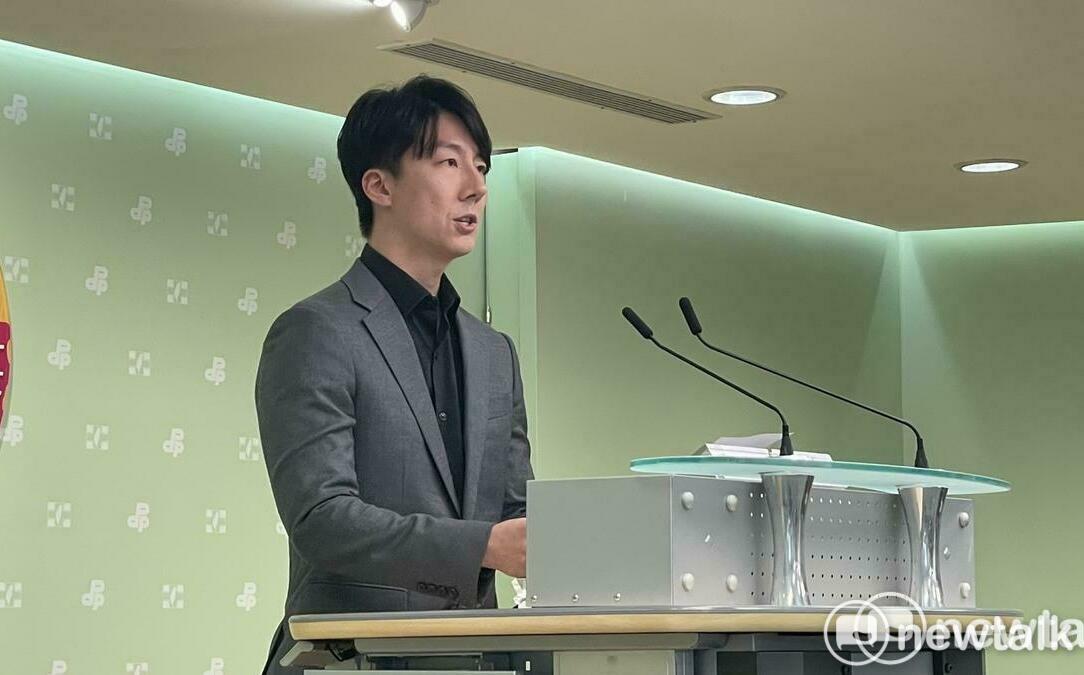 丟雞蛋小草曾任民眾黨幹部 吳崢：民眾黨支持者真的就是這麼low