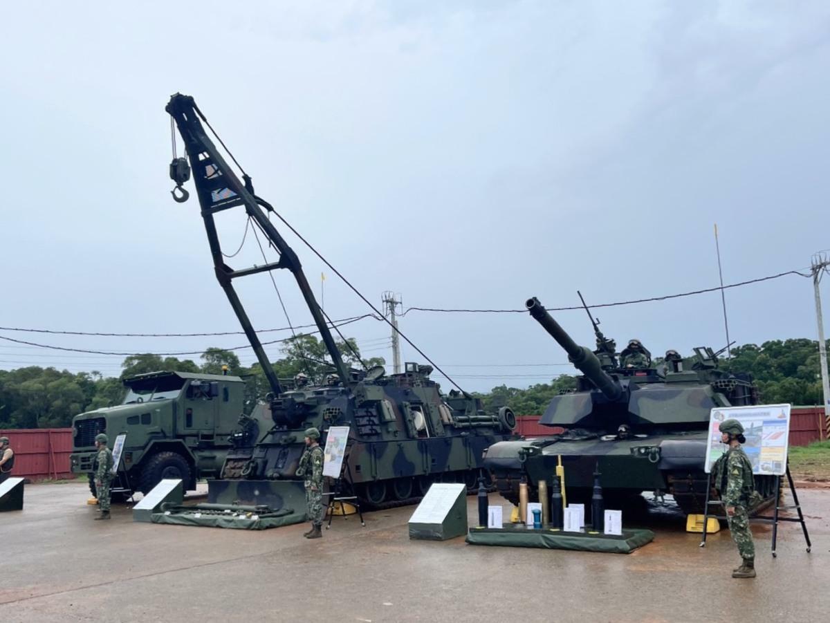  國軍今日展示我國向美採購的M1A2T戰車及重型運輸車、救濟車。 圖：金大鈞/攝 