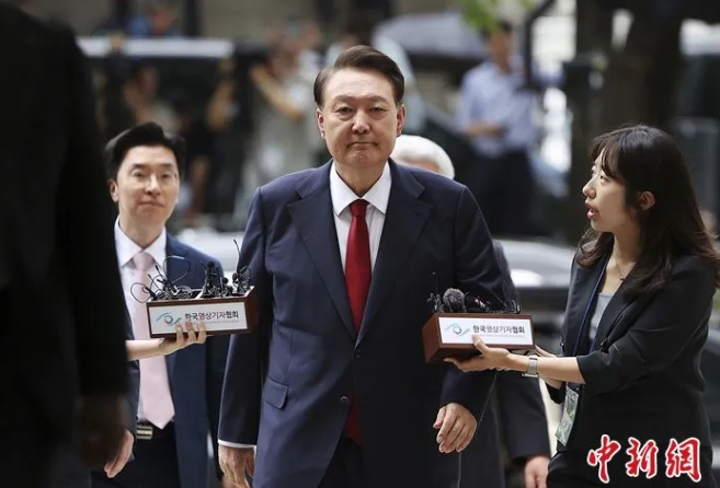  南韓前總統尹錫悅向首爾中央地方法院提出「逮捕合法性審查」申請，主張負責調查案件的獨立檢察組（獨檢組）在逮捕過程中違反程序及法律要件。 圖 : 翻攝自中新網 