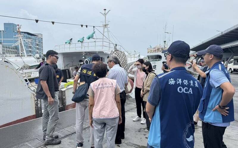 海豚遭剁成餌釣鯊魚！遠洋漁船血腥虐殺曝光  檢方火速偵辦