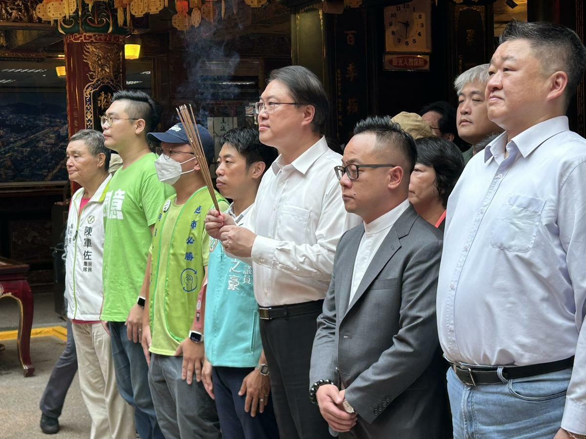  林右昌出席「護國大遶境 - 基隆集結出發儀式」。 圖：民進黨提供 