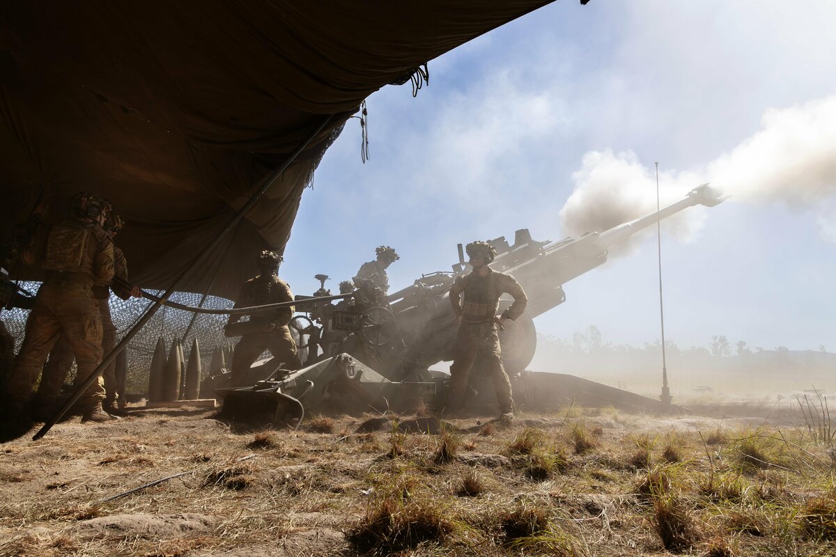 美軍M777榴彈砲展現火力。(資料照片)  圖：翻攝「X」@TalismanSabre 